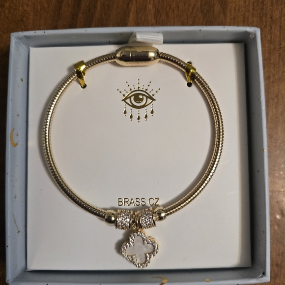 Elegant Gold Bracelet with Crystal Accents - Picture 1 of 2